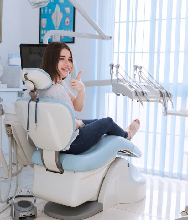smiling-female-patient-sitting-chair-showing-thumb-up-dental-clinic_23-2147879168 smiling-female-patient-sitting-chair-showing-thumb-up-dental-clinic_23-2147879168